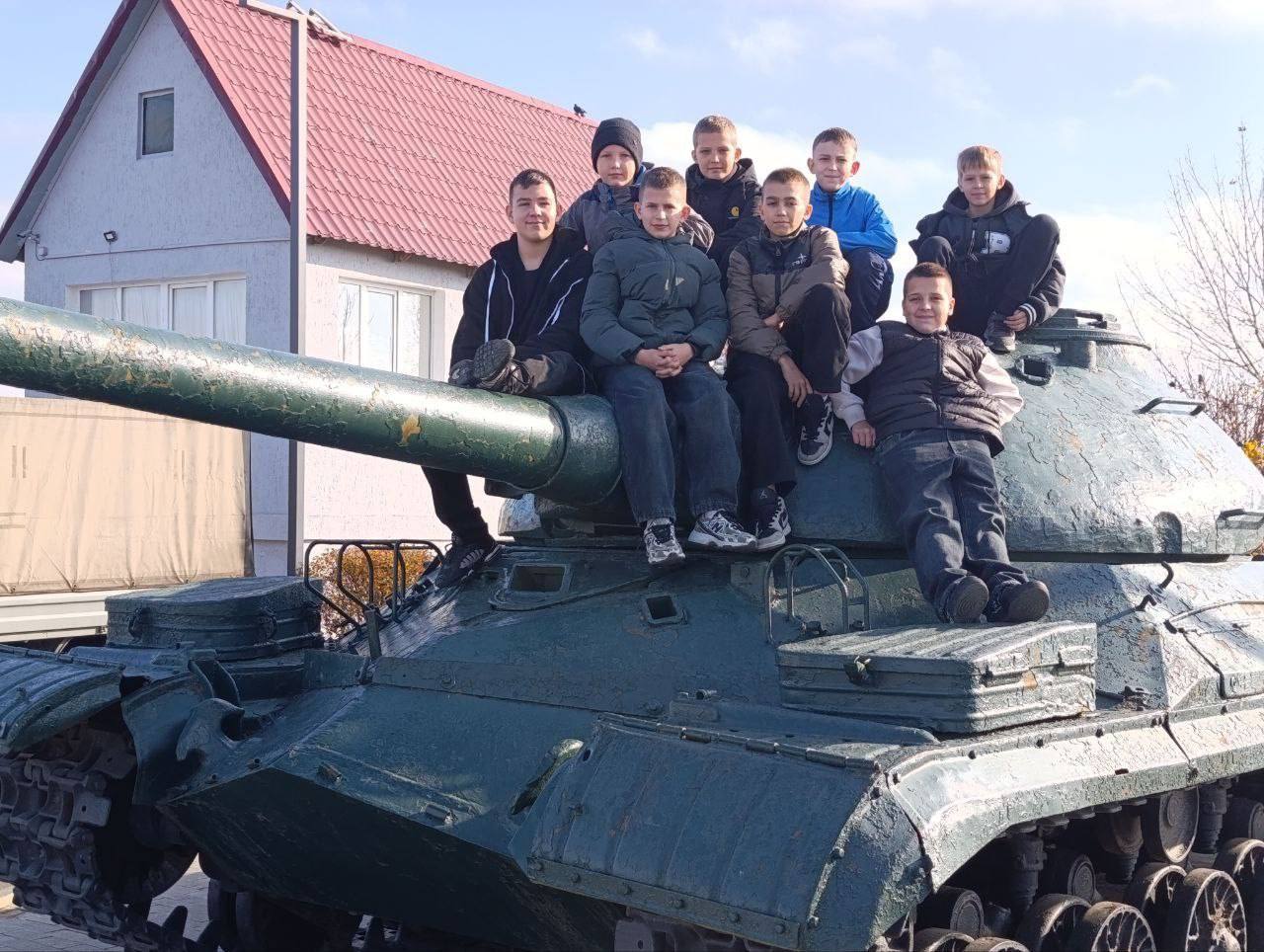 В Куйбышево, Ростовской области, 8 ноября прогремел стартовый свисток первого открытого детского турнира по мини-футболу! МБУ ДО СШ "Энергетик" г. Зугрэса ворвалась на эти соревнования, полная решимости и энтузиазма! В Куйбышево, Ростовской области, 8 ноября прогремел стартовый свисток первого открытого детского турнира по мини-футболу! МБУ ДО СШ "Энергетик" г. Зугрэса ворвалась на эти соревнования, полная решимости и энтузиазма!