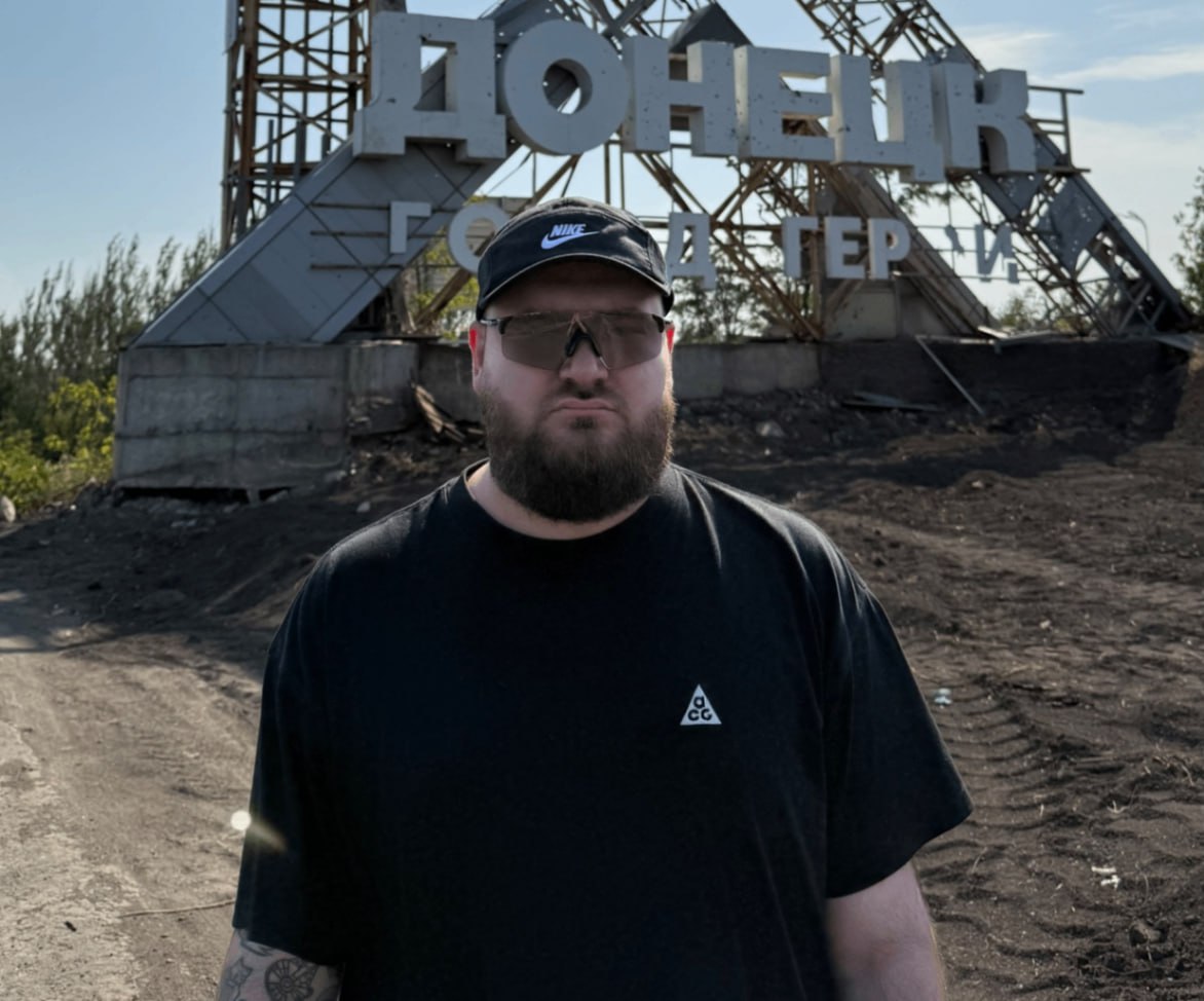 Донецкий комик Илюхин жёстко высказался о молодёжи и шутках под обстрелами Донецкий комик Илюхин жёстко высказался о молодёжи и шутках под обстрелами