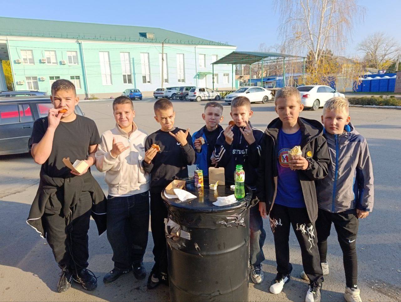 В Куйбышево, Ростовской области, 8 ноября прогремел стартовый свисток первого открытого детского турнира по мини-футболу! МБУ ДО СШ "Энергетик" г. Зугрэса ворвалась на эти соревнования, полная решимости и энтузиазма! В Куйбышево, Ростовской области, 8 ноября прогремел стартовый свисток первого открытого детского турнира по мини-футболу! МБУ ДО СШ "Энергетик" г. Зугрэса ворвалась на эти соревнования, полная решимости и энтузиазма!