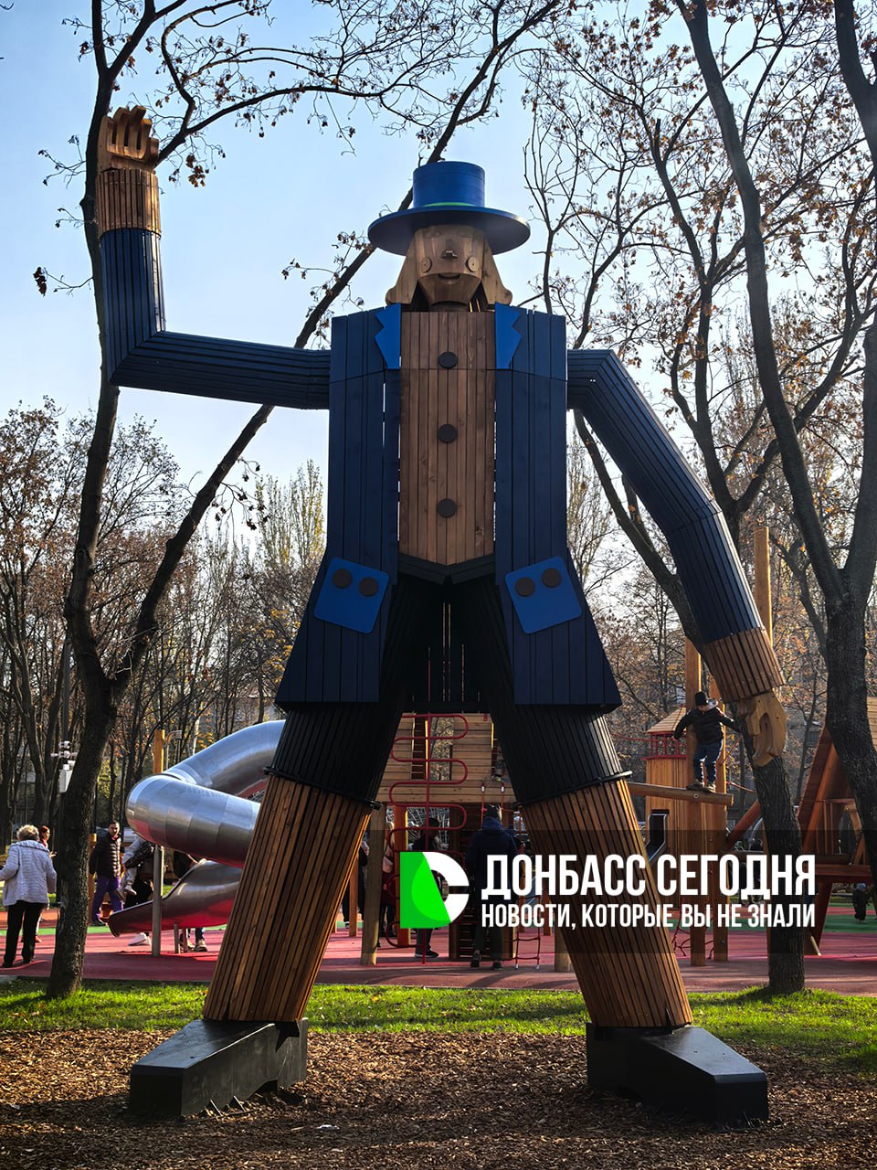 Дончане гуляют в обновлённом парке Гулливер даже в ноябре