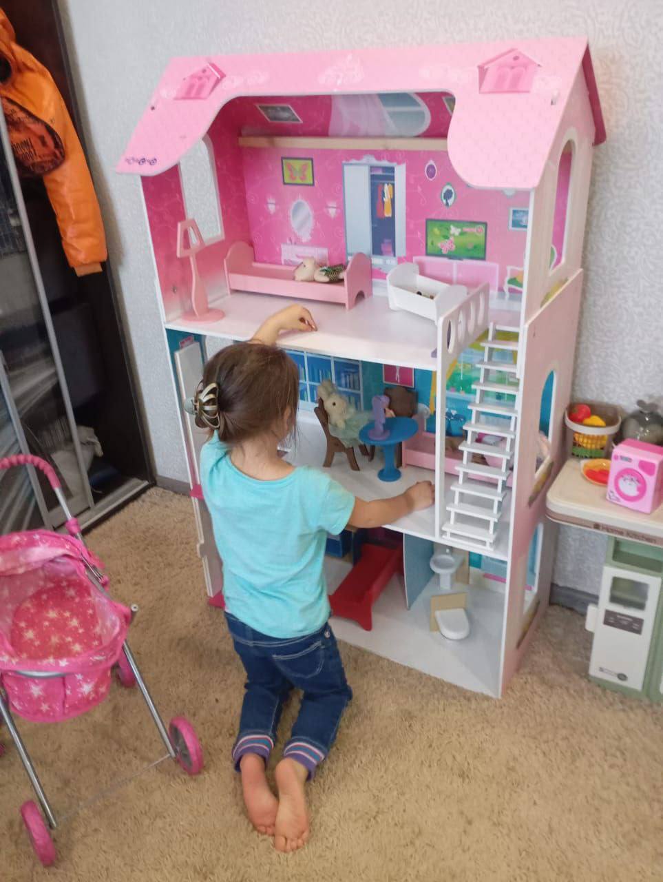 Вместе с нашим гостями из Адыгеи исполнили маленькую мечту Верочки Приехали к семье погибшего бойца — Епутатовой Любови и трехлетней дочке Вере, чтобы порадовать небольшими гостинцами из Адыгеи, а также исполнить детскую... Вместе с нашим гостями из Адыгеи исполнили маленькую мечту Верочки Приехали к семье погибшего бойца — Епутатовой Любови и трехлетней дочке Вере, чтобы порадовать небольшими гостинцами из Адыгеи, а также исполнить детскую...