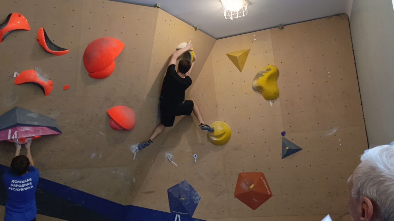 8-9 ноября в Донецке прошел Чемпионат и Первенство Донецкой Народной Республики по скалолазанию (боулдеринг)! 8-9 ноября в Донецке прошел Чемпионат и Первенство Донецкой Народной Республики по скалолазанию (боулдеринг)!