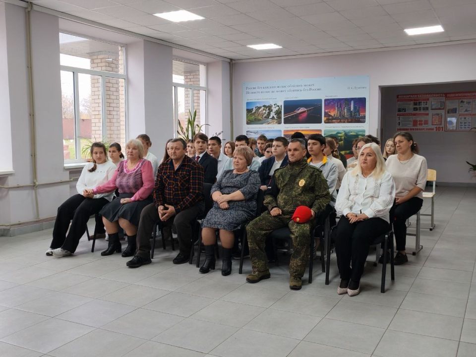 Николай Михайлов: В Старобешевской школе №1 открыли шестую «Парту Героя» Николай Михайлов: В Старобешевской школе №1 открыли шестую «Парту Героя»