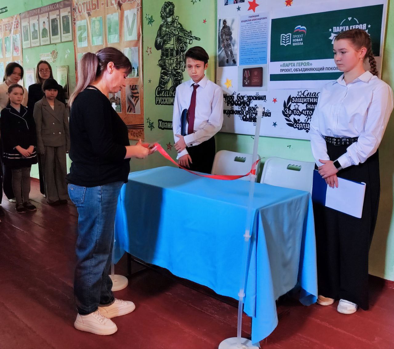 Открытие «Парты Героя» в Школе № 6 г.о. Торез в память о Владиславе Гнилицком Открытие «Парты Героя» в Школе № 6 г.о. Торез в память о Владиславе Гнилицком