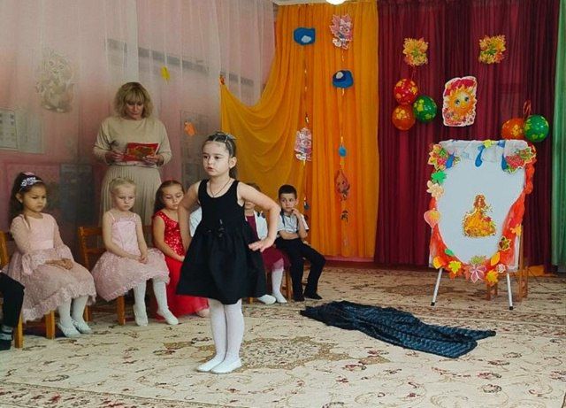 В Андревском детском саду "Капитошка" в старше-подготовительной группе прошёл праздник "Краски осени" В Андревском детском саду "Капитошка" в старше-подготовительной группе прошёл праздник "Краски осени"