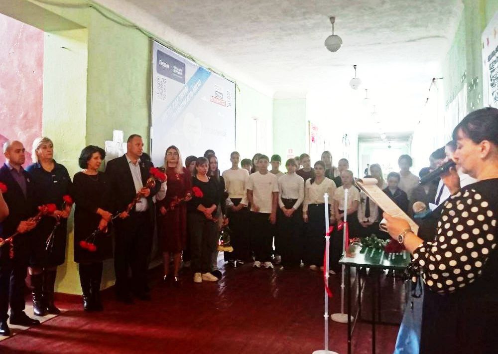 Открытие «Парты Героя» в Школе № 6 г.о. Торез в память о Владиславе Гнилицком Открытие «Парты Героя» в Школе № 6 г.о. Торез в память о Владиславе Гнилицком