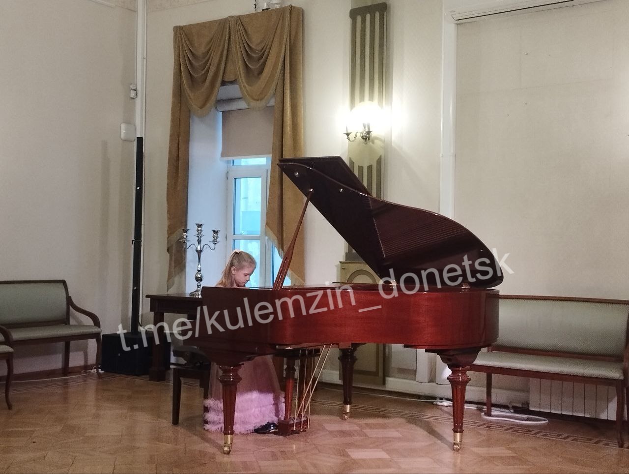 Алексей Кулемзин: Воспитанница фортепианного отделения Школы искусств № 3 Амалия Кирикова приняла участие в первом этапе Международного многожанрового конкурса, посвященного 200-летию со дня рождения Иоганна Штрауса в Москве