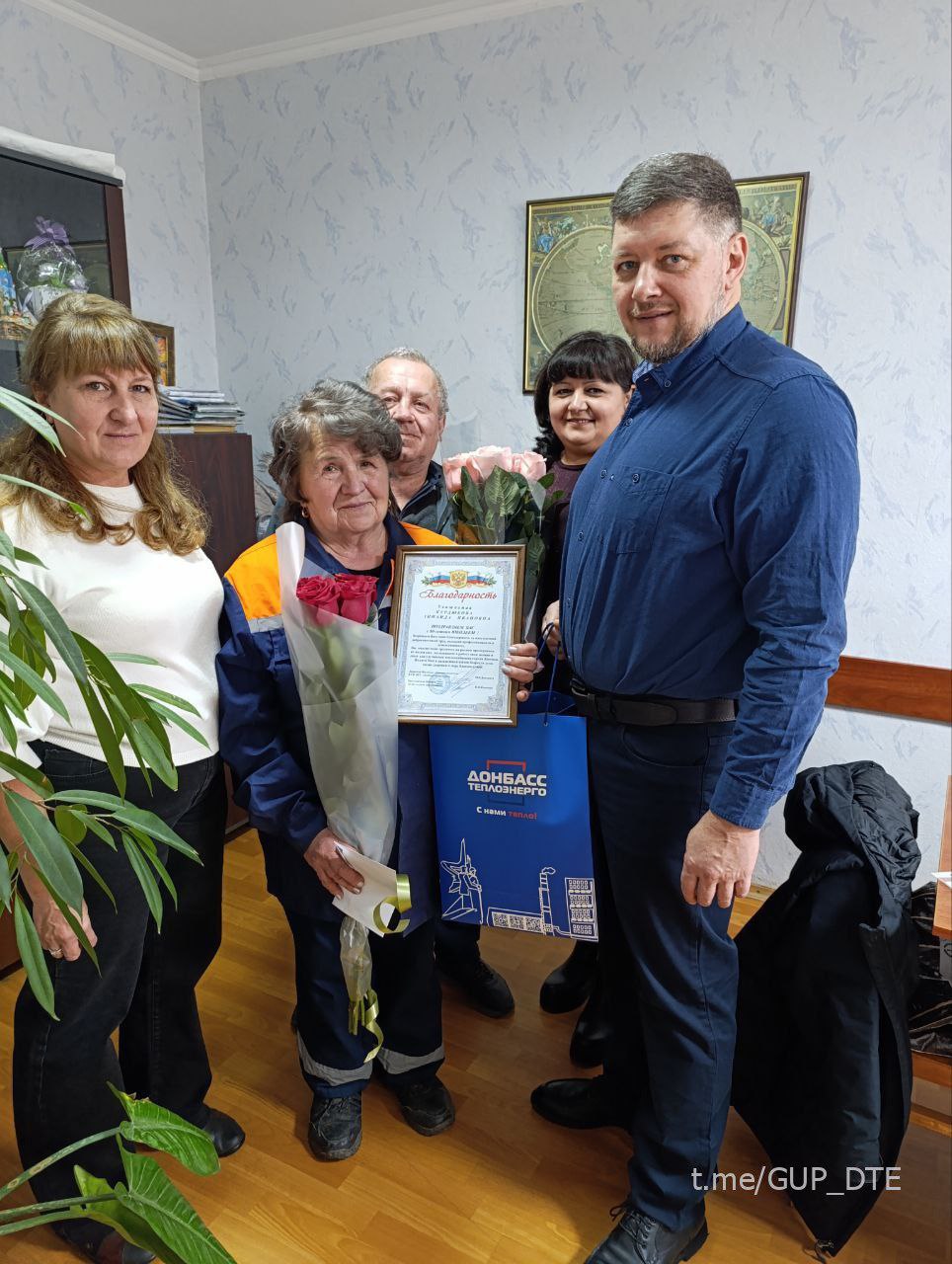 "ЗОЛОТОЙ ФОНД" ПРЕДПРИЯТИЯ: РУКОВОДИТЕЛЬ ДОНЕЦКОГО ФИЛИАЛА "ДОНБАССТЕПЛОЭНЕРГО" ПОЗДРАВИЛ С 80-ЛЕТНИМ ЮБИЛЕЕМ ТОКАРЯ ЗИНАИДУ КУРДЮКОВУ "ЗОЛОТОЙ ФОНД" ПРЕДПРИЯТИЯ: РУКОВОДИТЕЛЬ ДОНЕЦКОГО ФИЛИАЛА "ДОНБАССТЕПЛОЭНЕРГО" ПОЗДРАВИЛ С 80-ЛЕТНИМ ЮБИЛЕЕМ ТОКАРЯ ЗИНАИДУ КУРДЮКОВУ