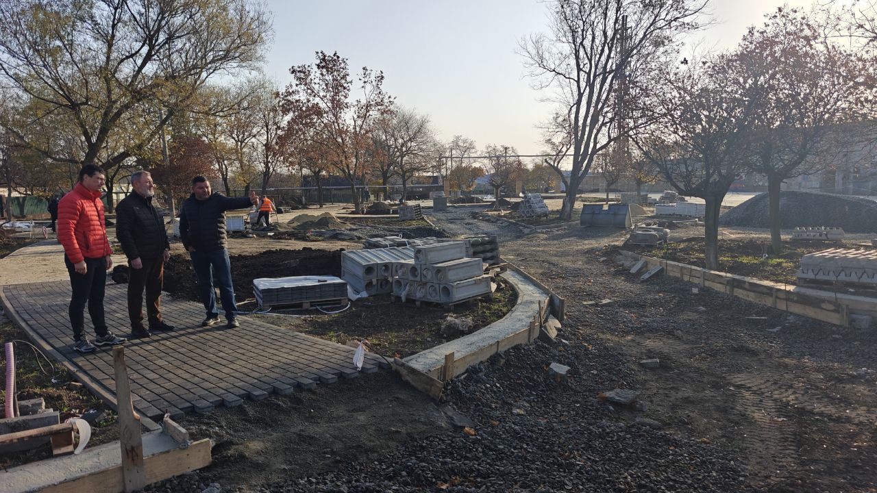 Борис Трима: Глава Мангушского муниципального округа Трима Борис Владимирович проинспектировал строительство нового парка в пгт Мангуш Борис Трима: Глава Мангушского муниципального округа Трима Борис Владимирович проинспектировал строительство нового парка в пгт Мангуш