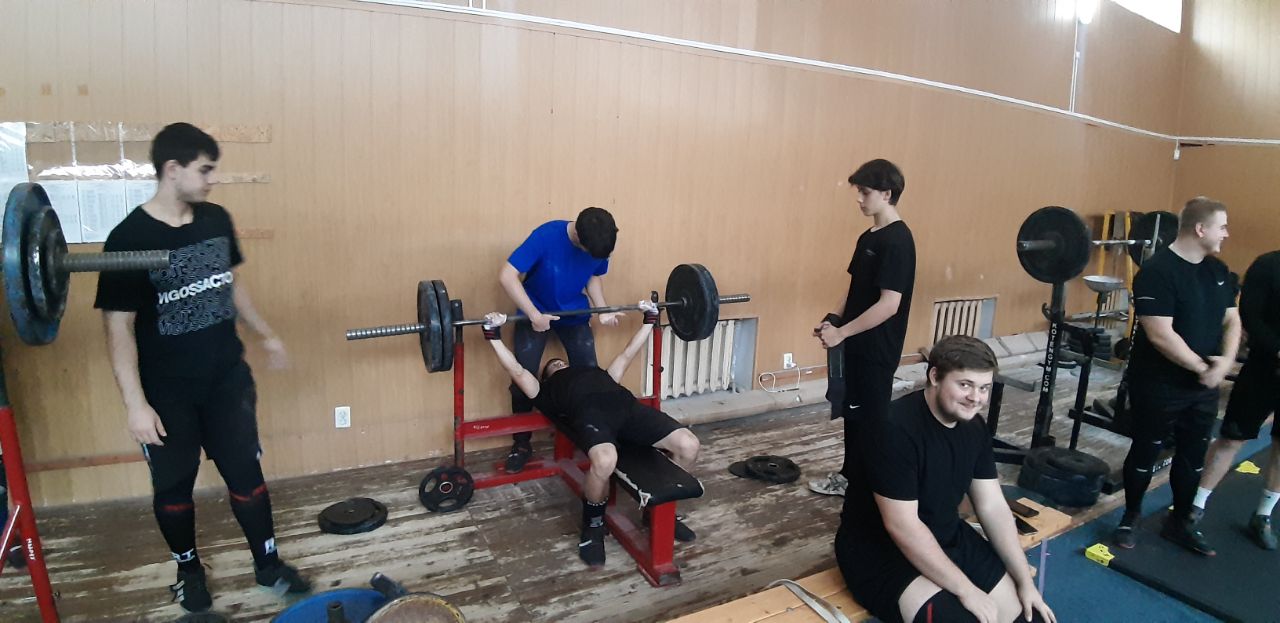 В Мангуше прошло учебно-тренировочное занятие по пауэрлифтингу! В Мангуше прошло учебно-тренировочное занятие по пауэрлифтингу!