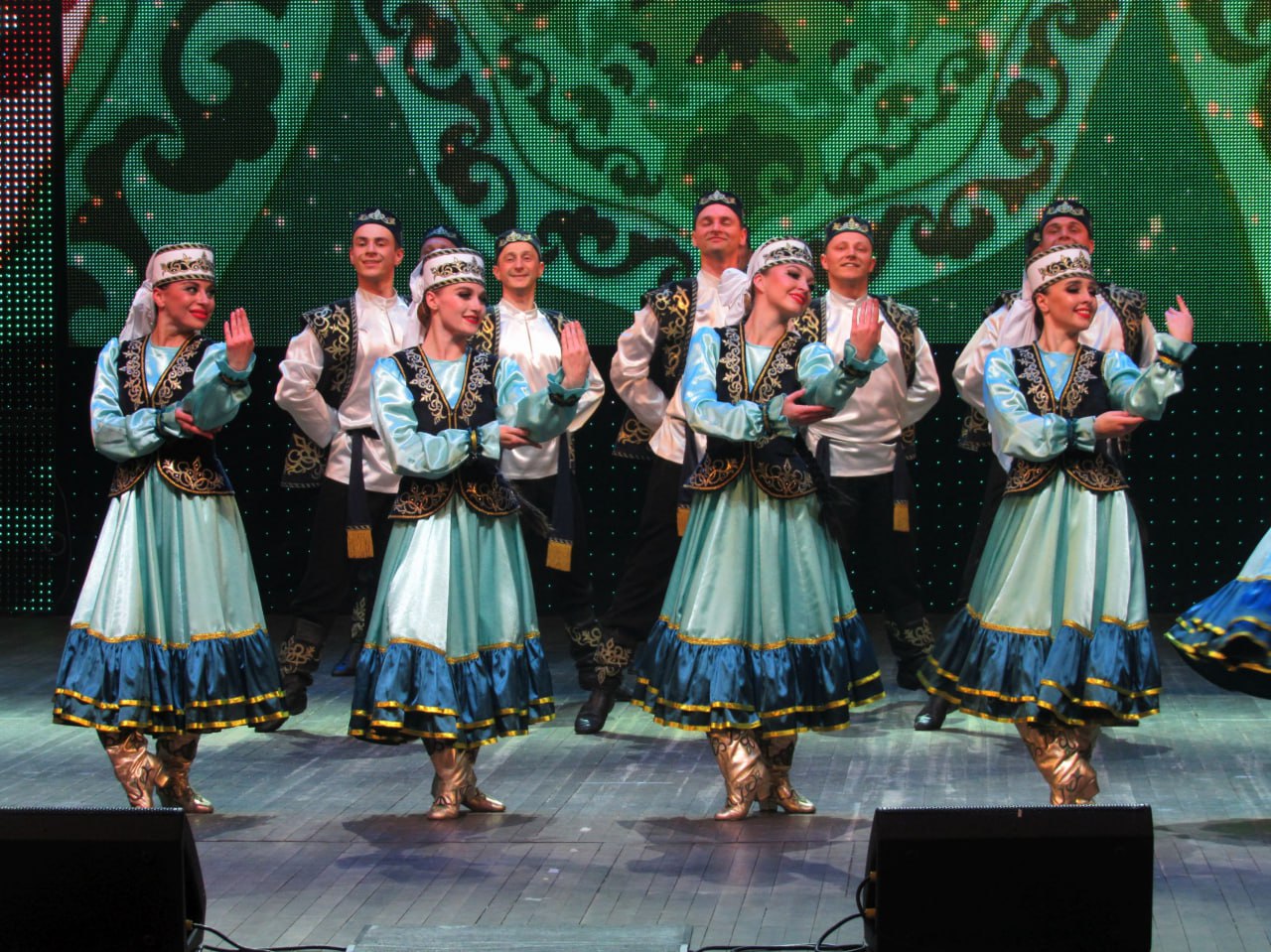 «Многонациональный Донбасс» от «Донбасса»: ко Дню народного единства коллектив дал большой сольный концерт в родном Донецке «Многонациональный Донбасс» от «Донбасса»: ко Дню народного единства коллектив дал большой сольный концерт в родном Донецке