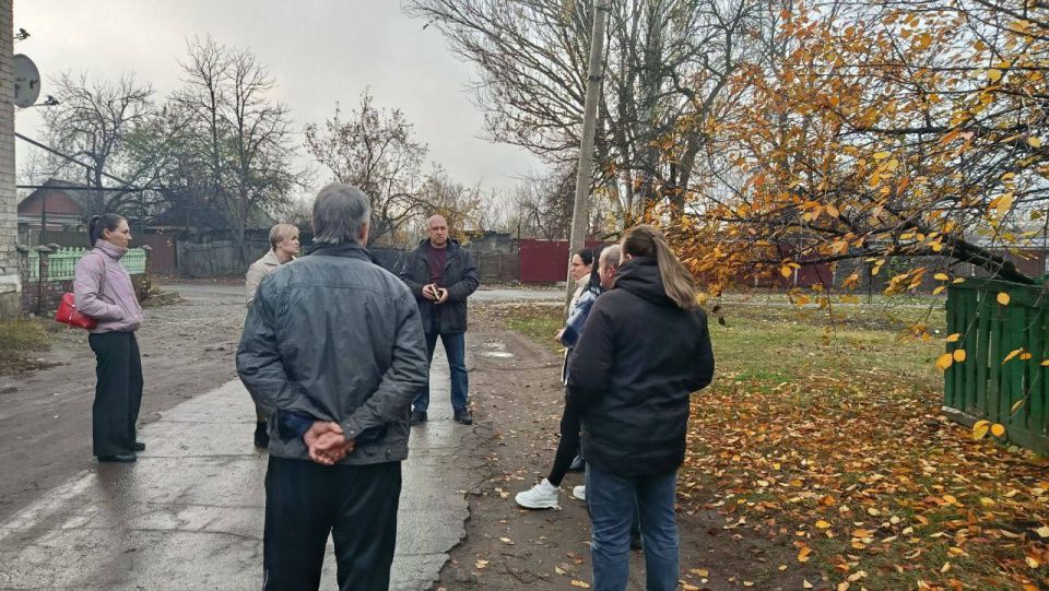 Сергей Савельев провел встречу с населением в жилом массиве шахты № 21 Сергей Савельев провел встречу с населением в жилом массиве шахты № 21