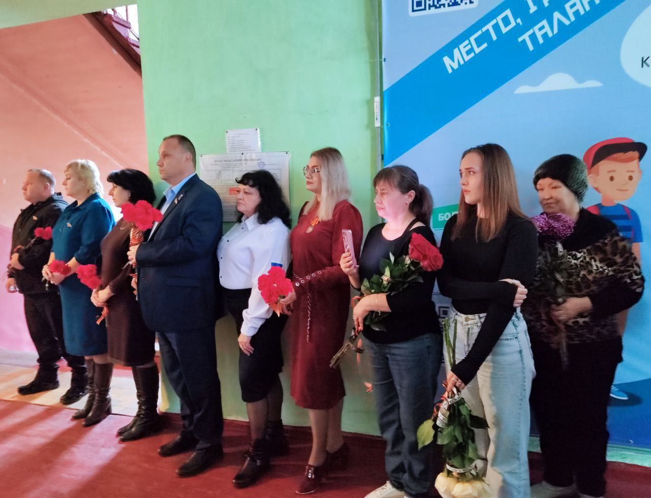 Открытие «Парты Героя» в Школе № 6 г.о. Торез в память о Владиславе Гнилицком Открытие «Парты Героя» в Школе № 6 г.о. Торез в память о Владиславе Гнилицком