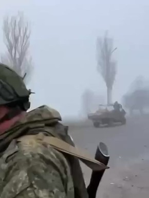 Въезд подразделений ВС РФ в Покровск с юго-востока по трассе Е50