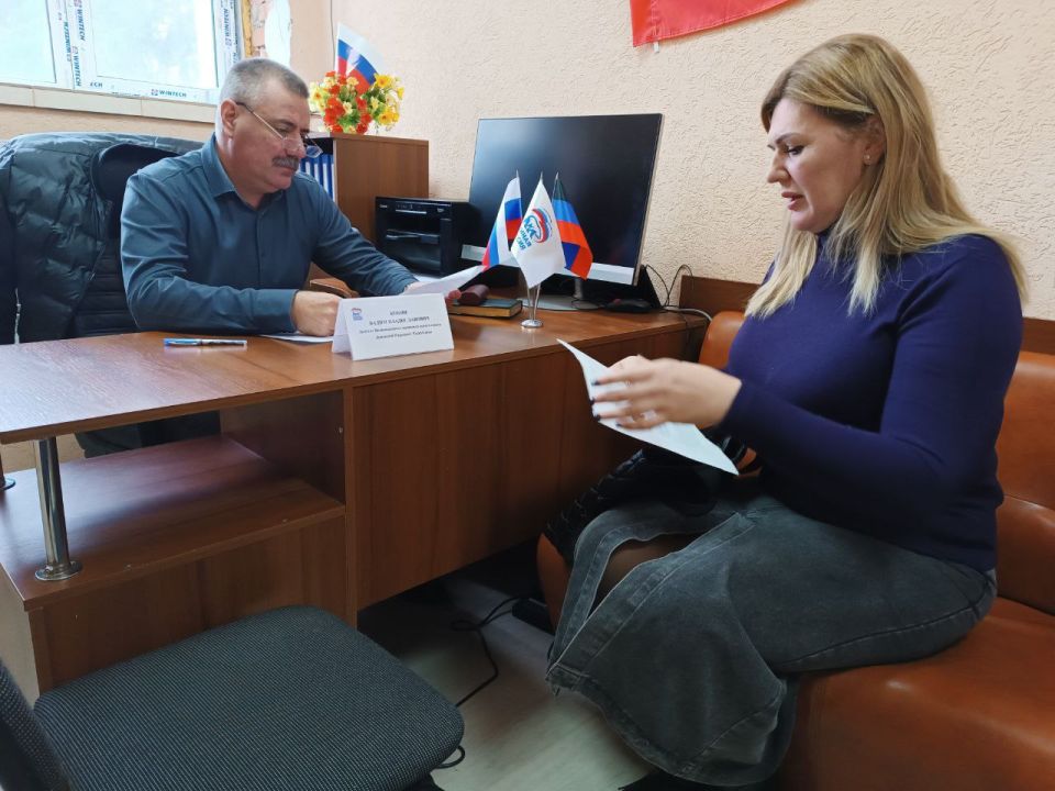 В Волновахском отделении общественной приёмной Единой России проводил приём граждан депутат МС Кокин Вадим Владиславович В Волновахском отделении общественной приёмной Единой России проводил приём граждан депутат МС Кокин Вадим Владиславович