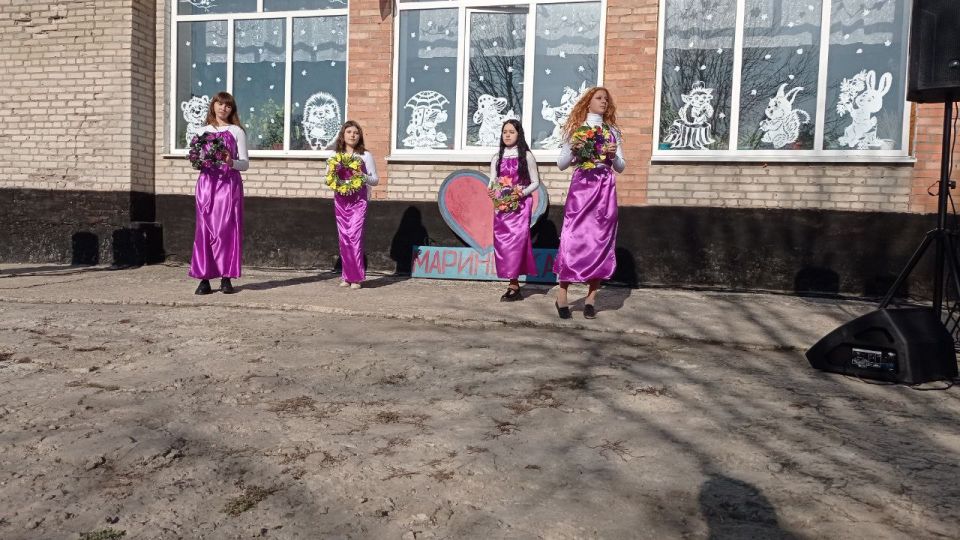 В рамках партийного проекта Единой России «Культура малой Родины» в селе Мариновка Шахтерского муниципального округа прошел праздничный концерт «Да будет праздник», посвященный празднику села, который состоялся на базе... В рамках партийного проекта Единой России «Культура малой Родины» в селе Мариновка Шахтерского муниципального округа прошел праздничный концерт «Да будет праздник», посвященный празднику села, который состоялся на базе...