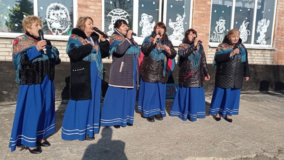 В рамках партийного проекта Единой России «Культура малой Родины» в селе Мариновка Шахтерского муниципального округа прошел праздничный концерт «Да будет праздник», посвященный празднику села, который состоялся на базе... В рамках партийного проекта Единой России «Культура малой Родины» в селе Мариновка Шахтерского муниципального округа прошел праздничный концерт «Да будет праздник», посвященный празднику села, который состоялся на базе...