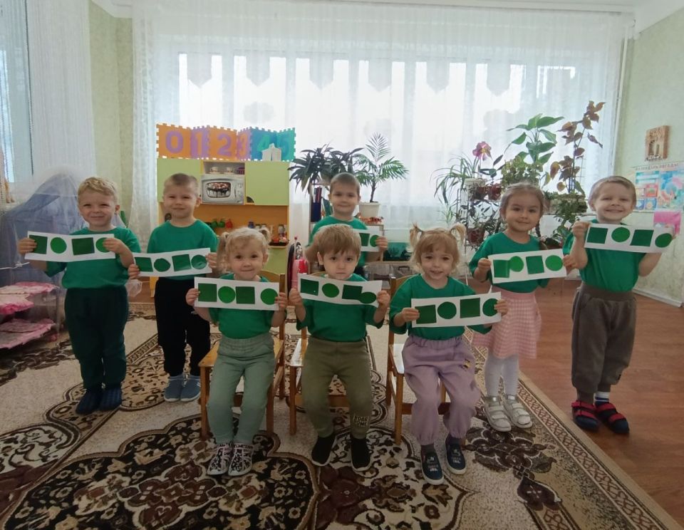 «Цветная неделя» в младшей группе детского сада №4 «Сказка» «Цветная неделя» в младшей группе детского сада №4 «Сказка»