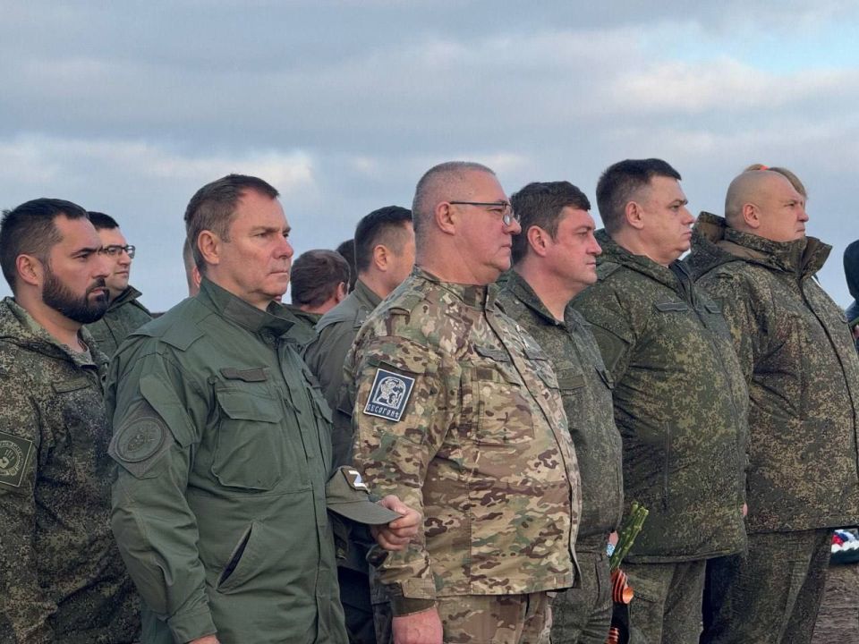 В Шахтерском округе перезахоронили останки красноармейцев, найденных под обстрелами В Шахтерском округе перезахоронили останки красноармейцев, найденных под обстрелами