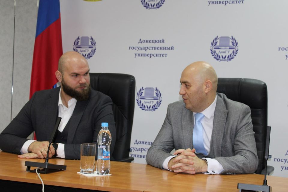 Научный десант в ДонГУ. Александр Буров презентовал Всероссийскую акцию Минобрнауки России "Научный полк" Научный десант в ДонГУ. Александр Буров презентовал Всероссийскую акцию Минобрнауки России "Научный полк"
