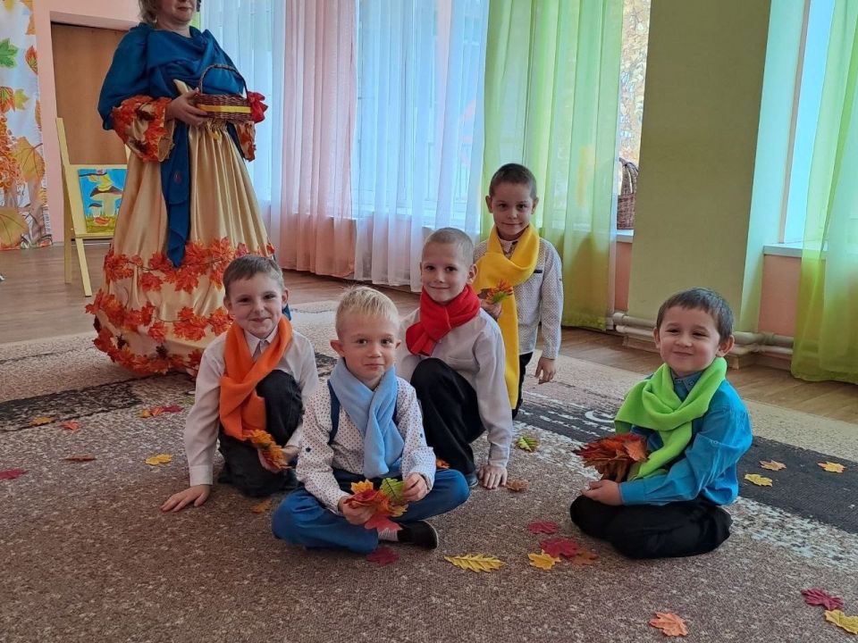 ОСЕННЕЕ ВОЛШЕБСТВО.... Цикл осенних праздников во всех возрастных группах ГКДОУ "Детский сад №8 г.о. Дебальцево" ДНР (заведующий Щербинина Л.В) продолжает осеннюю тематику интересных познавательных занятий, квестов, ... ОСЕННЕЕ ВОЛШЕБСТВО.... Цикл осенних праздников во всех возрастных группах ГКДОУ "Детский сад №8 г.о. Дебальцево" ДНР (заведующий Щербинина Л.В) продолжает осеннюю тематику интересных познавательных занятий, квестов, ...