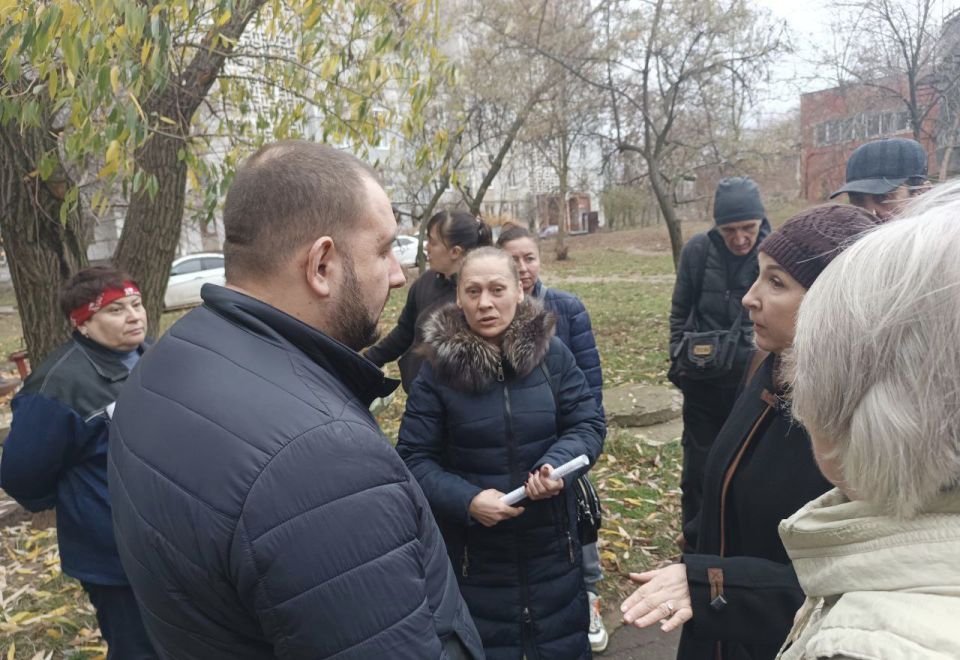 Продолжаются сходы с жителями Ленинского района города Донецка Продолжаются сходы с жителями Ленинского района города Донецка