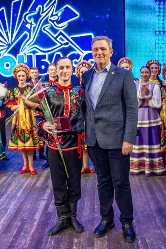 Сотрудники «Донбасса» отмечены наградами и благодарностями руководства Республики Сотрудники «Донбасса» отмечены наградами и благодарностями руководства Республики