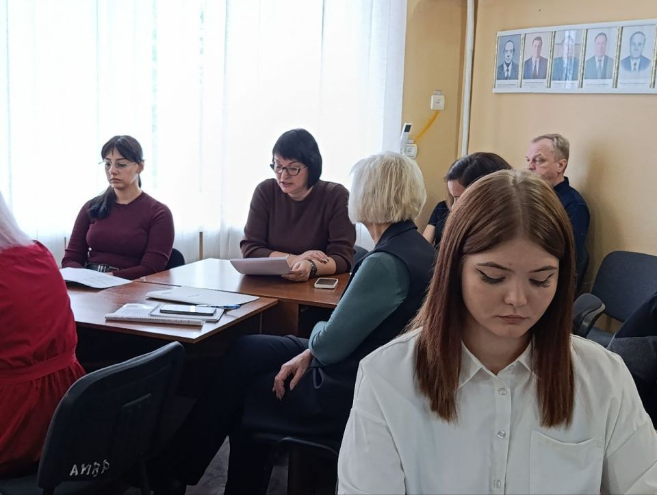 На еженедельном аппаратном совещании с начальниками управлений, отделов, секторов администрации округа и руководителями учреждений рассмотрели ряд вопросов На еженедельном аппаратном совещании с начальниками управлений, отделов, секторов администрации округа и руководителями учреждений рассмотрели ряд вопросов
