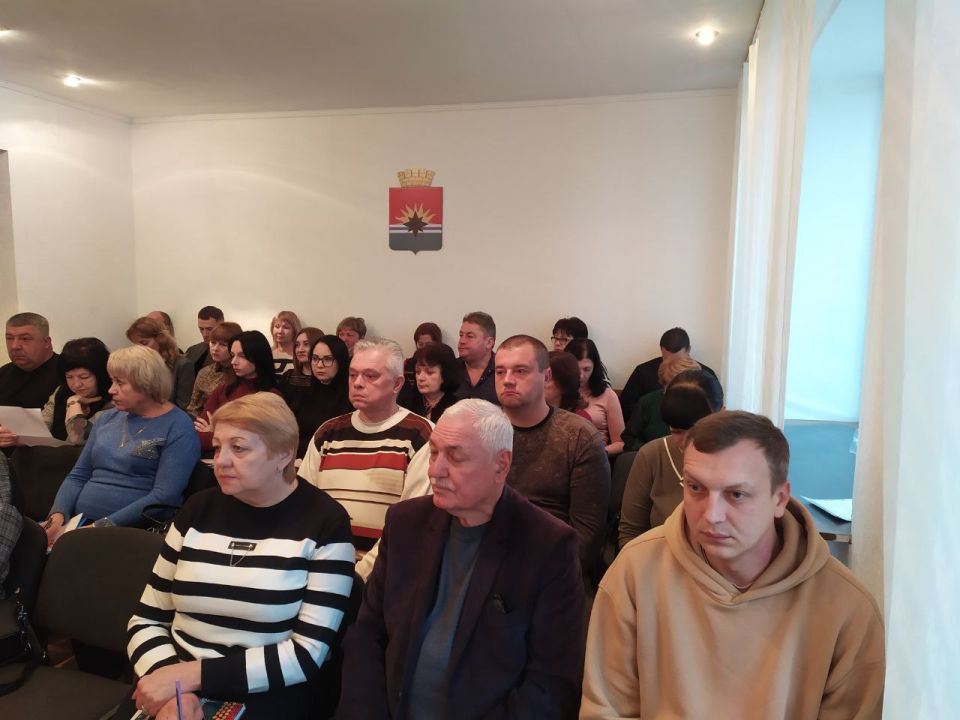 Сегодня, 11 ноября, Глава муниципального образования городской округ Торез Чесноков А.В. провел расширенное аппаратное совещание с участием руководителей администрации городского округа, Торезского городского совета... Сегодня, 11 ноября, Глава муниципального образования городской округ Торез Чесноков А.В. провел расширенное аппаратное совещание с участием руководителей администрации городского округа, Торезского городского совета...
