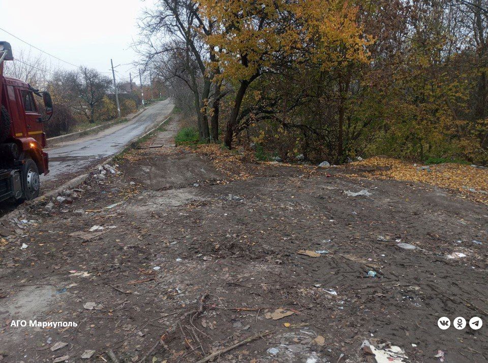 В трех районах Мариуполя коммунальщики ликвидировали очередные стихийные свалки В трех районах Мариуполя коммунальщики ликвидировали очередные стихийные свалки