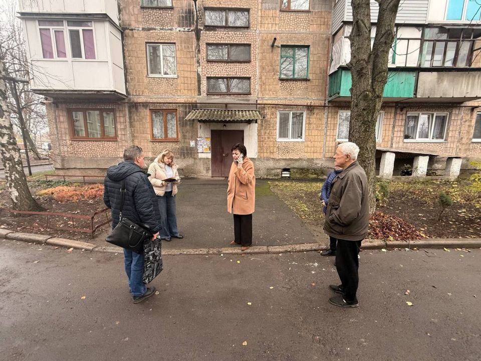 11 ноября 2025 года мониторинговая группа Ясиноватского муниципального округа по контролю качества предоставляемых услуг теплоснабжения, возглавляемая председателем Ясиноватского муниципального совета Анной Бондарь... 11 ноября 2025 года мониторинговая группа Ясиноватского муниципального округа по контролю качества предоставляемых услуг теплоснабжения, возглавляемая председателем Ясиноватского муниципального совета Анной Бондарь...