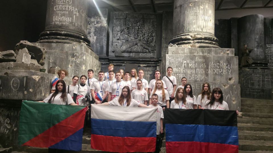 Иван Приходько: По приглашению Министра энергетики Российской Федерации Сергея Евгеньевича Цивилева и при поддержке Музея Победы 150 юных горловчан в возрасте от 13 до 17 лет побывали в Москве в рамках проекта «Дважды... Иван Приходько: По приглашению Министра энергетики Российской Федерации Сергея Евгеньевича Цивилева и при поддержке Музея Победы 150 юных горловчан в возрасте от 13 до 17 лет побывали в Москве в рамках проекта «Дважды...