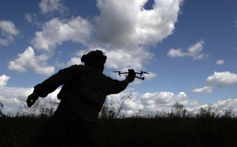 Украинская армия сталкивается с дефицитом военных и ростом числа дезертирств, из-за чего не ей не хватает людей по всей линии фронта, пишет Financial Times (FT)