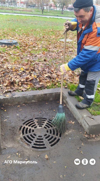 Мариупольские дорожники усилили мониторинг состояния ливневых колодцев Мариупольские дорожники усилили мониторинг состояния ливневых колодцев