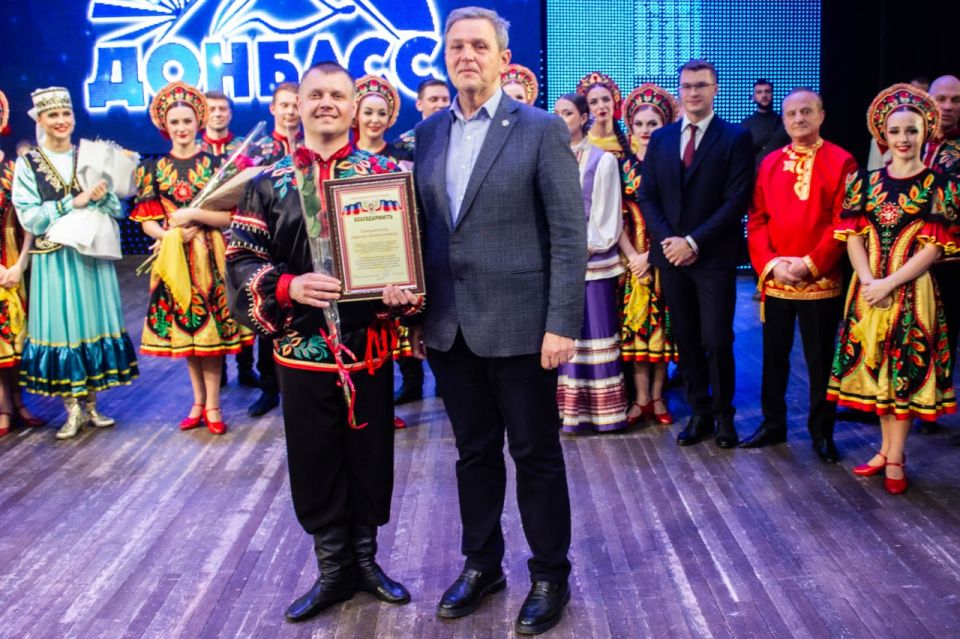 Сотрудники «Донбасса» отмечены наградами и благодарностями руководства Республики Сотрудники «Донбасса» отмечены наградами и благодарностями руководства Республики