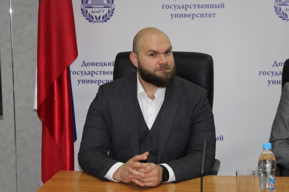 Научный десант в ДонГУ. Александр Буров презентовал Всероссийскую акцию Минобрнауки России "Научный полк" Научный десант в ДонГУ. Александр Буров презентовал Всероссийскую акцию Минобрнауки России "Научный полк"