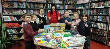 Совет женщин Шахтерска и активисты Женского движения партии Единая Россия благодарят волонтерскую группу "мОгем и могЁм" из Санкт-Петербурга за яркие интересные , познавательные, нужные подарки для детей Грабовской сельской...