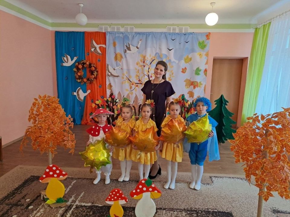 ОСЕННЕЕ ВОЛШЕБСТВО.... Цикл осенних праздников во всех возрастных группах ГКДОУ "Детский сад №8 г.о. Дебальцево" ДНР (заведующий Щербинина Л.В) продолжает осеннюю тематику интересных познавательных занятий, квестов, ... ОСЕННЕЕ ВОЛШЕБСТВО.... Цикл осенних праздников во всех возрастных группах ГКДОУ "Детский сад №8 г.о. Дебальцево" ДНР (заведующий Щербинина Л.В) продолжает осеннюю тематику интересных познавательных занятий, квестов, ...