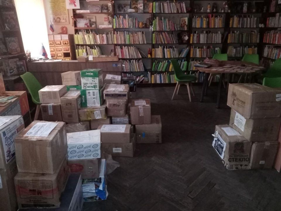 Благодаря совместным усилиями и при поддержке Женского движения партии "Единая Россия", гуманитарный груз, собранный неравнодушными жителями Сахалина, успешно доставлен в Шахтерск! Благодаря совместным усилиями и при поддержке Женского движения партии "Единая Россия", гуманитарный груз, собранный неравнодушными жителями Сахалина, успешно доставлен в Шахтерск!