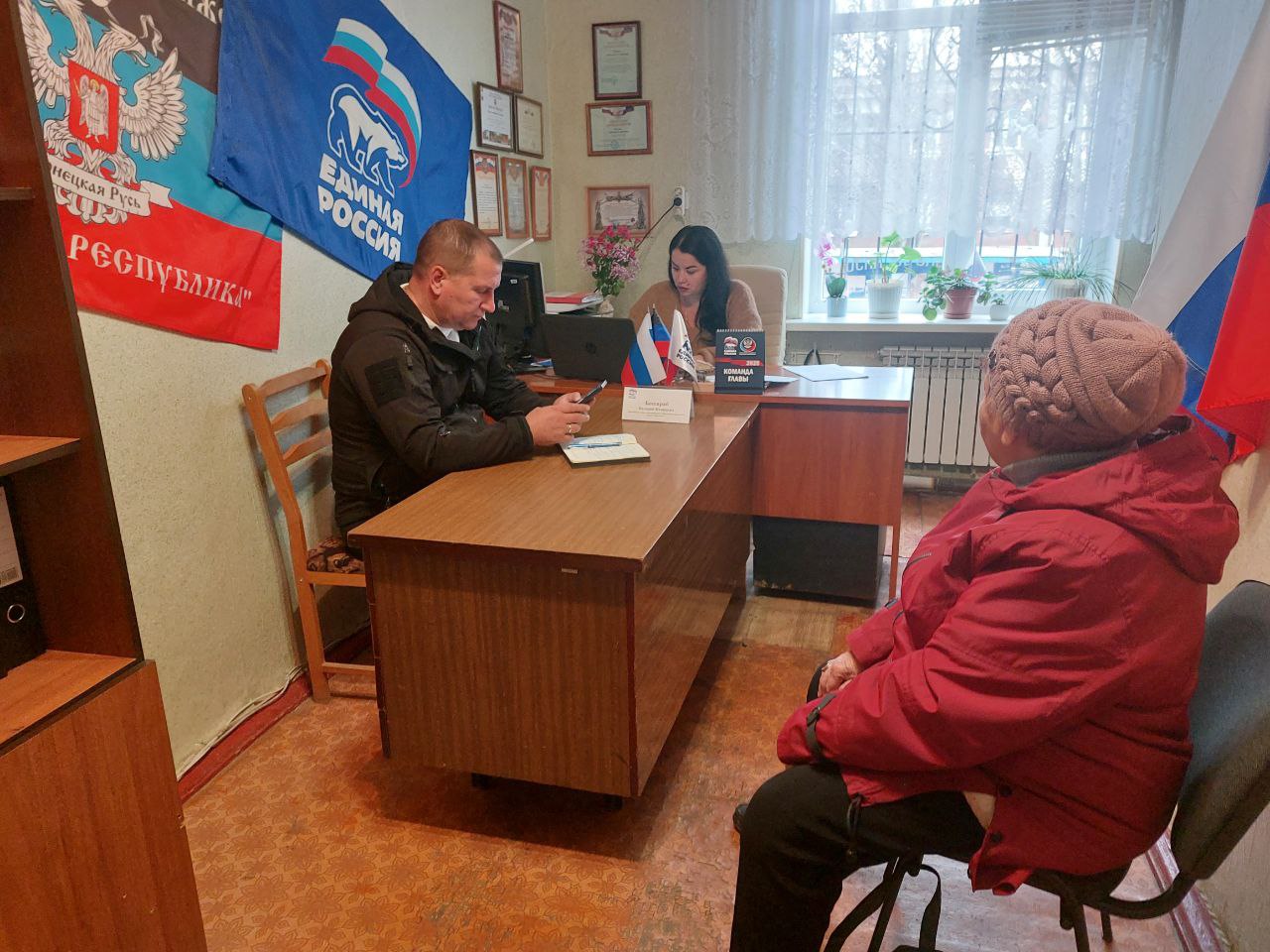 11 ноября 2025г., заместитель главы администрации городского округа Дебальцево Валерий Бессараб, провёл личный прием граждан в местной общественной приёмной Дебальцевского местного отделения Партии "Единая Россия" в посёлке... 11 ноября 2025г., заместитель главы администрации городского округа Дебальцево Валерий Бессараб, провёл личный прием граждан в местной общественной приёмной Дебальцевского местного отделения Партии "Единая Россия" в посёлке...