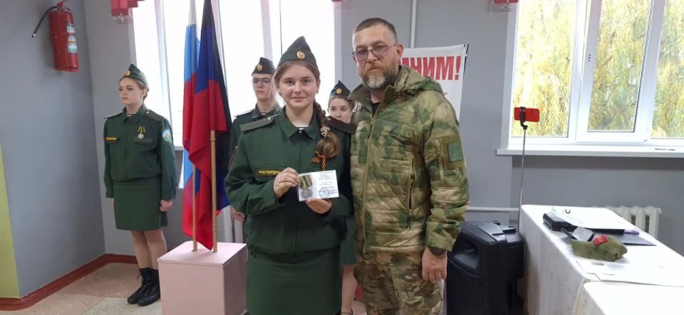 Учащиеся гвардейских классов СШ № 2 Шахтерского м.о. приняли присягу Учащиеся гвардейских классов СШ № 2 Шахтерского м.о. приняли присягу