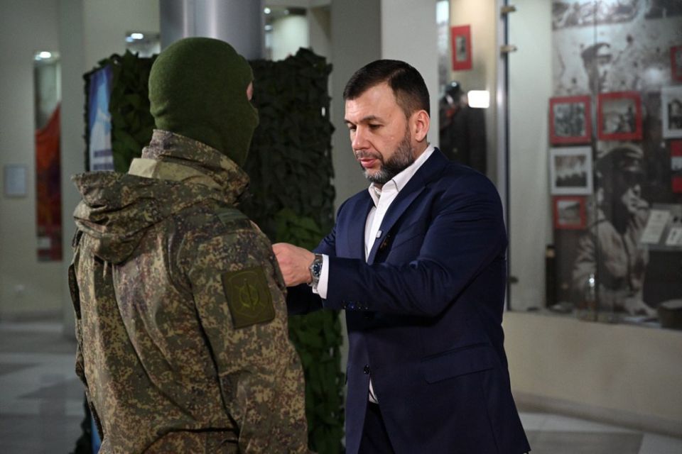 Денис Пушилин: Вручил награды Донецкой Народной Республики военнослужащим 52-й дивизии противовоздушной обороны Денис Пушилин: Вручил награды Донецкой Народной Республики военнослужащим 52-й дивизии противовоздушной обороны