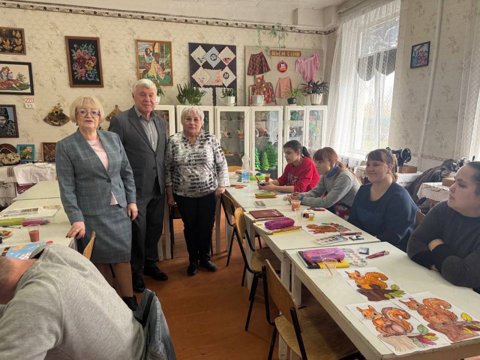 Сегодня Председатель Шахтерского муниципального совета Ольга Катанцева и заместитель Председателя Сергей Литвинов в рамках месячника волонтерства, объявленного Главой Донецкой Народной Республики Денисом Пушилиным, побывали... Сегодня Председатель Шахтерского муниципального совета Ольга Катанцева и заместитель Председателя Сергей Литвинов в рамках месячника волонтерства, объявленного Главой Донецкой Народной Республики Денисом Пушилиным, побывали...
