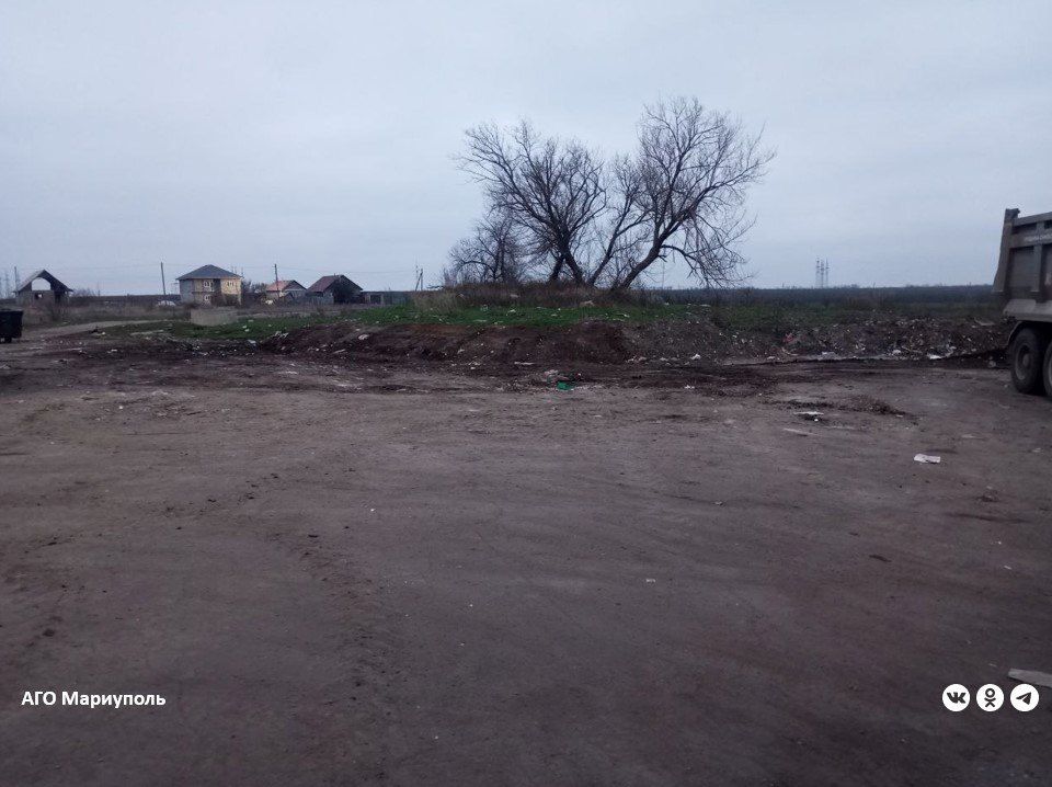 В трех районах Мариуполя коммунальщики ликвидировали очередные стихийные свалки В трех районах Мариуполя коммунальщики ликвидировали очередные стихийные свалки