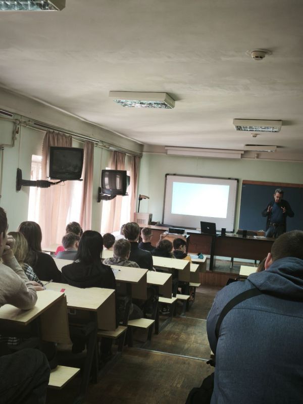 Выбираем жизнь без наркотиков: тематический круглый стол в ДОНИЖТ Выбираем жизнь без наркотиков: тематический круглый стол в ДОНИЖТ