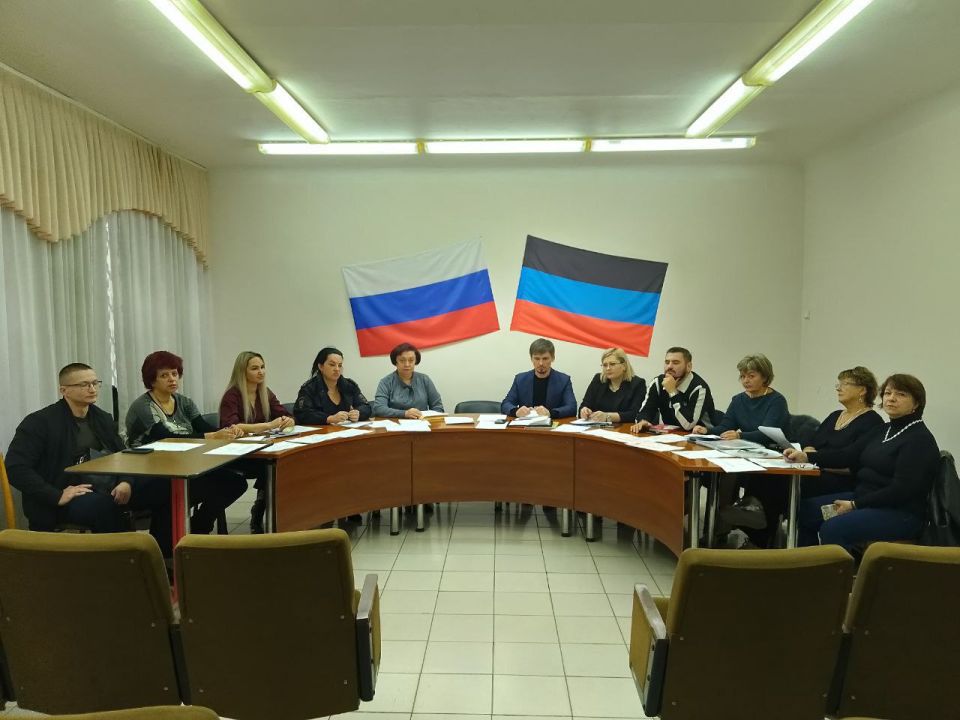 Валентин Левченко: Первый заместитель руководителя Управы Вячеслав Лаврушко встретился с представителями отделения Всероссийской общественной организации «Русское географическое общество» в Донецкой Народной Республике Валентин Левченко: Первый заместитель руководителя Управы Вячеслав Лаврушко встретился с представителями отделения Всероссийской общественной организации «Русское географическое общество» в Донецкой Народной Республике