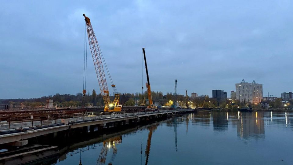 Продолжается активная фаза капремонта моста на проспекте Ильича в Донецке Продолжается активная фаза капремонта моста на проспекте Ильича в Донецке