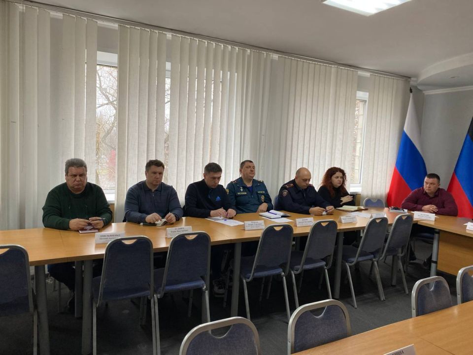 Евгений Поплавский: Провел аппаратное совещание с руководителями ведомств и представителями силовых структур Евгений Поплавский: Провел аппаратное совещание с руководителями ведомств и представителями силовых структур