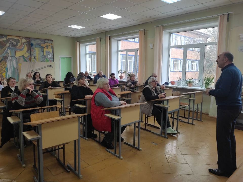 Сегодня, 10 ноября, депутат Макееевского городского совета Александр Подгорный провел встречу с трудовым коллективом Государственного бюджетного профессионального образовательного учреждения «Макеевский техникум промышленных... Сегодня, 10 ноября, депутат Макееевского городского совета Александр Подгорный провел встречу с трудовым коллективом Государственного бюджетного профессионального образовательного учреждения «Макеевский техникум промышленных...