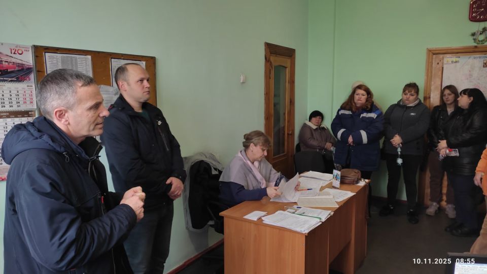 Руководство вагонного депо Дебальцево-Сортировочное Донецкого филиала ФГУП «ЖДН» 10 и 11 ноября 2025 года провело встречи с трудовым коллективом пункта технического обслуживания вагонов станции Дебальцево-Сортировочная Руководство вагонного депо Дебальцево-Сортировочное Донецкого филиала ФГУП «ЖДН» 10 и 11 ноября 2025 года провело встречи с трудовым коллективом пункта технического обслуживания вагонов станции Дебальцево-Сортировочная